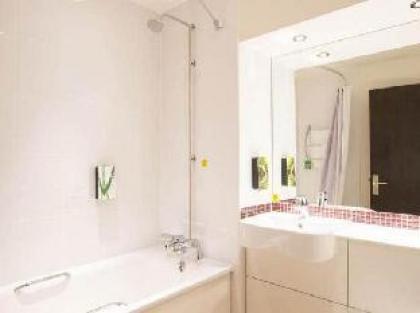 Premier Inn London Gatwick Airport East - image 3