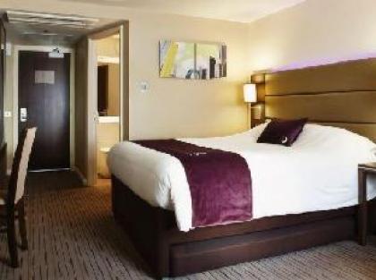 Premier Inn London Gatwick Airport East - image 9