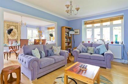 Delightful apartment in prime location near Hampstead Heath by UnderTheDoormat