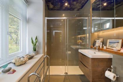 Delightful apartment in prime location near Hampstead Heath by UnderTheDoormat - image 24