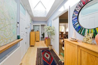 Delightful apartment in prime location near Hampstead Heath by UnderTheDoormat - image 27