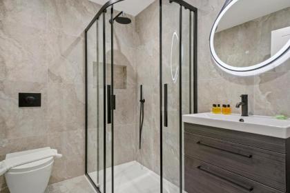 Executive 1 & 2 Bed Apartments in heart of London FREE WIFI by City Stay Aparts London - image 3