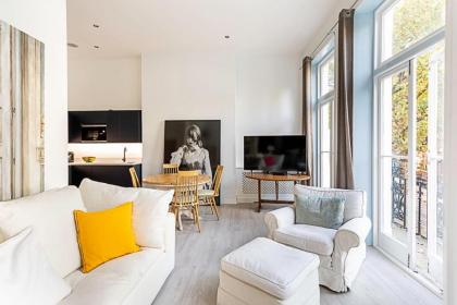 Elegant 3 bed apartment in Earls Court - image 14