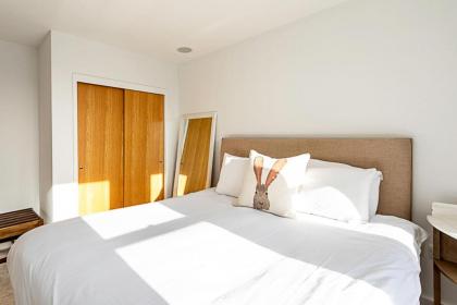 Elegant 3 bed apartment in Earls Court - image 4