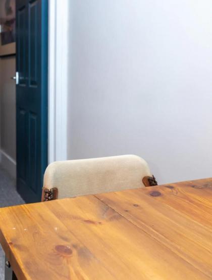 Spacious 1 Bedroom Garden Flat near King's Road - image 30