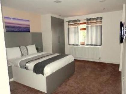 London Plus Heathrow B & B - image 10