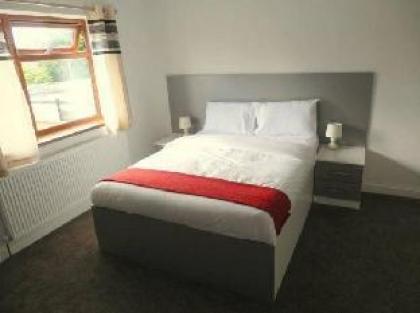 London Plus Heathrow B & B - image 7