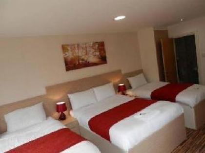 London Plus Heathrow B & B - image 8