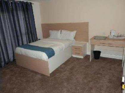 London Plus Heathrow B & B - image 9