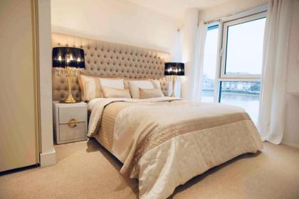 Thames riverside apartment in London - image 11