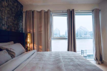 Thames riverside apartment in London - image 4