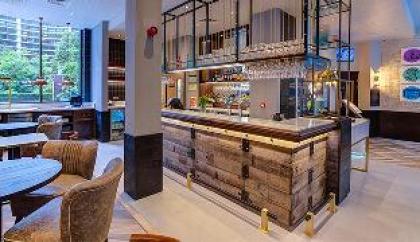 Hub by Premier Inn London City Bank - image 11