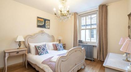 Stone Built Vintage Chic House in the Heart of Knightsbridge - image 2