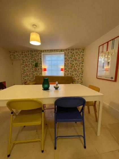 Beautiful 4 Bedroom Family Home in Clerkenwell - image 29