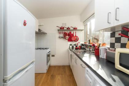 Super 1BD Garden Flat Islington London - image 10