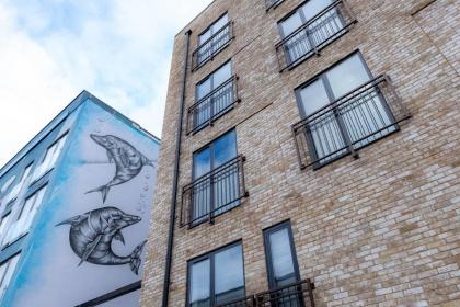 Luxurious Apartments Hackney near Train Station - image 13