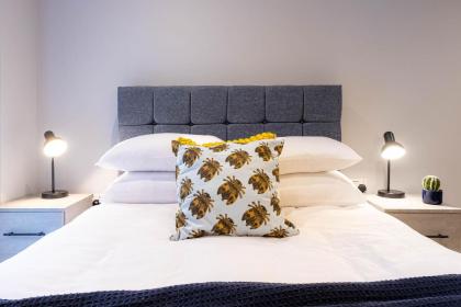 Luxurious Apartments Hackney near Train Station - image 8