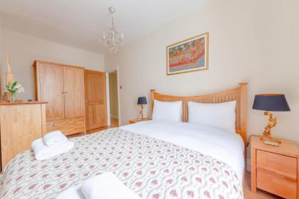 Spacious and Central 3 Bedroom House in Paddington - image 3