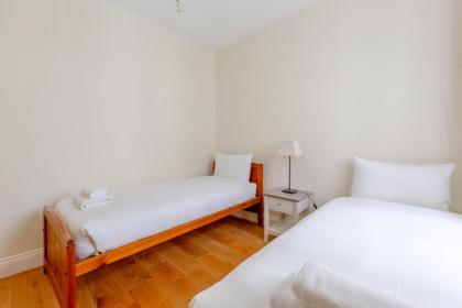 Spacious and Central 3 Bedroom House in Paddington - image 4