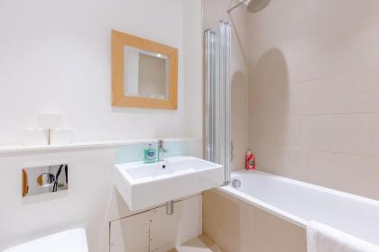 Spacious and Central 3 Bedroom House in Paddington - image 6