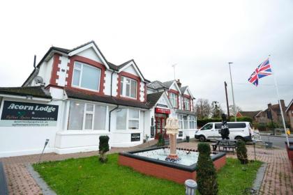 Acorn Lodge Gatwick - image 23