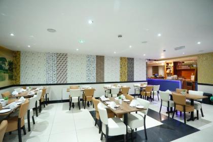 Acorn Lodge Gatwick - image 24