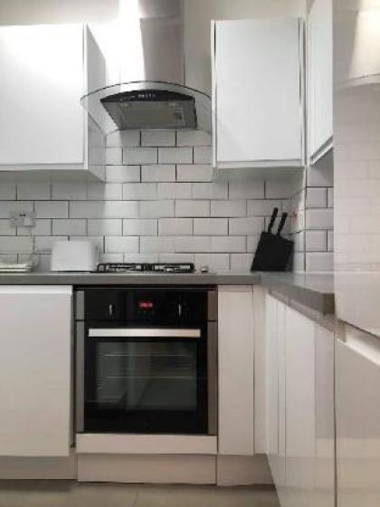 Shoreditch London  Modern Two-Bedroom Serviced - image 11