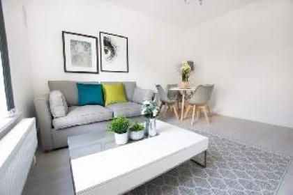 Shoreditch London  Modern Two-Bedroom Serviced - image 2