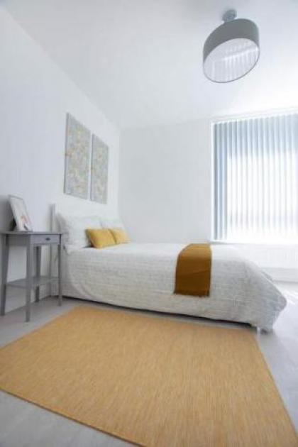 Shoreditch London  Modern Two-Bedroom Serviced - image 4
