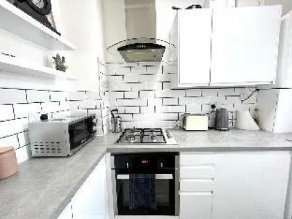 Shoreditch London  Modern Two-Bedroom Serviced - image 9