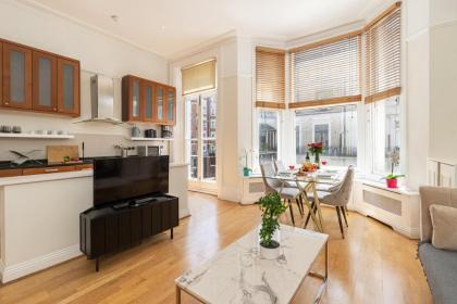 Stay at Kensington and Knightsbridge - image 23