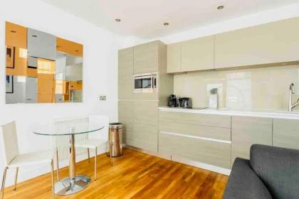 Canary wharf Luxury apartment - image 10