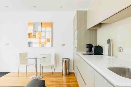 Canary wharf Luxury apartment - image 11