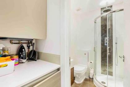 Canary wharf Luxury apartment - image 14