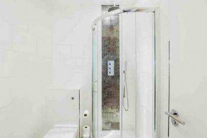 Canary wharf Luxury apartment - image 20