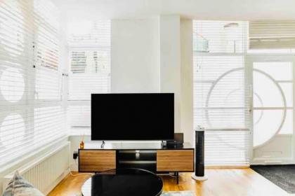 Canary wharf Luxury apartment - image 3