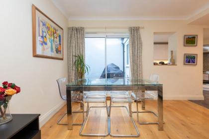 Modern and Bright 3 Bedroom House in Paddington - image 10