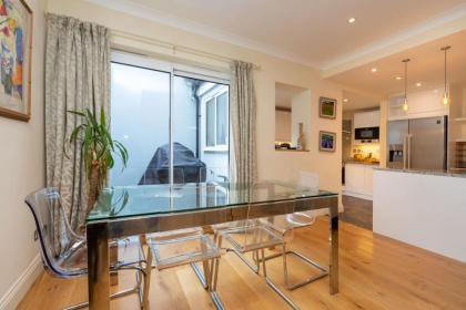 Modern and Bright 3 Bedroom House in Paddington - image 13
