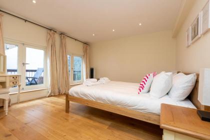 Modern and Bright 3 Bedroom House in Paddington - image 15