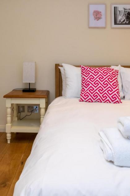 Modern and Bright 3 Bedroom House in Paddington - image 20
