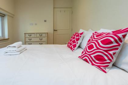 Modern and Bright 3 Bedroom House in Paddington - image 25