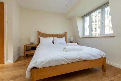 Modern and Bright 3 Bedroom House in Paddington - image 3