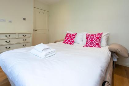 Modern and Bright 3 Bedroom House in Paddington - image 5