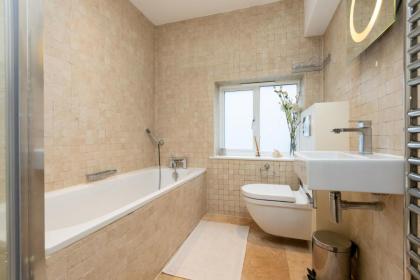 Modern and Bright 3 Bedroom House in Paddington - image 6
