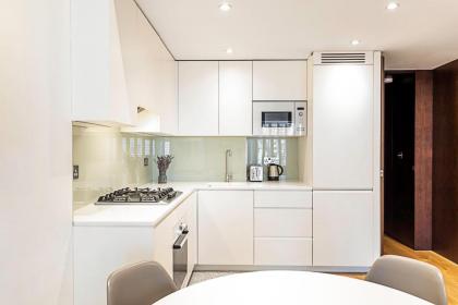 Slick Westbourne Grove Apartment - image 14