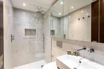 Slick Westbourne Grove Apartment - image 21
