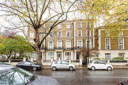 Slick Westbourne Grove Apartment - image 24