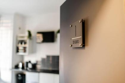 Stylish self-contained studio 1 - image 4
