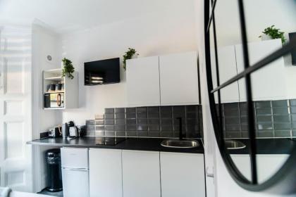 Stylish self-contained studio 1 - image 5