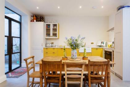 Veeve - Mellow Yellow by Holland Park